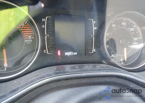 2019 Jeep Cherokee Latitude 4X4 z USA, uszkodzony, nr VIN 1C4PJMCXXKD105104